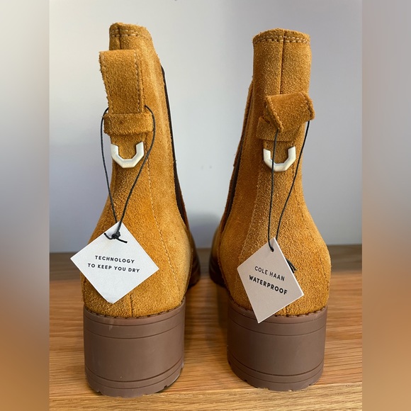 COLE HAAN
Suede Waterproof Camea Chelsea Boots Size 6.5 - Picture 2 of 5